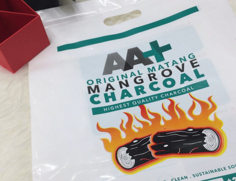 Cetakan warna berkualiti pada beg plastik